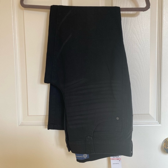 Democracy ‘Ab’solution Petite Straight Leg Jeans in Black - Picture 4 of 14